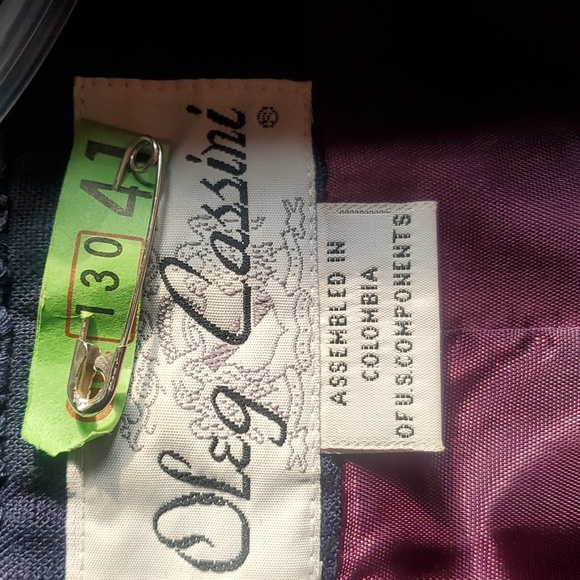 SUIT- Jacket and skirts-two pieces by Oleg Cassini! - Picture 6 of 7